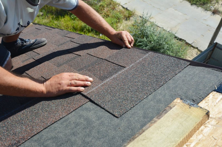 How to Choose a Roofing Contractor Without Being Ripped Off